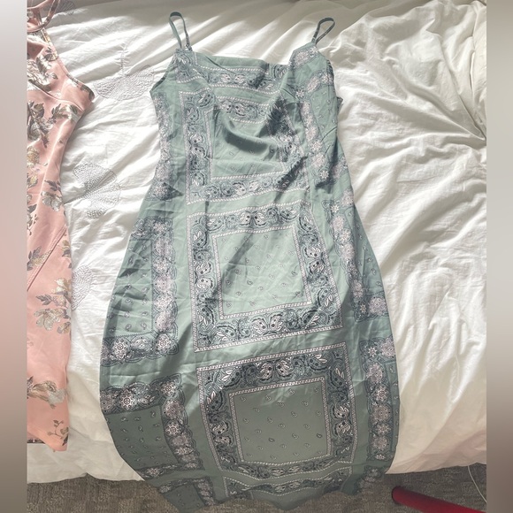 2 printed bodycon dresses - Picture 3 of 7